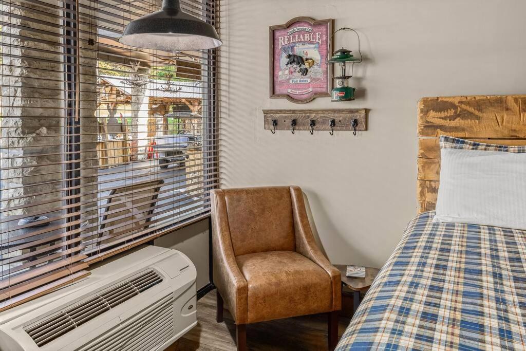 Stonegate Lodge King Bed Wifi Roku Tv Salt Water Pool Room #203 Eureka Springs Kültér fotó