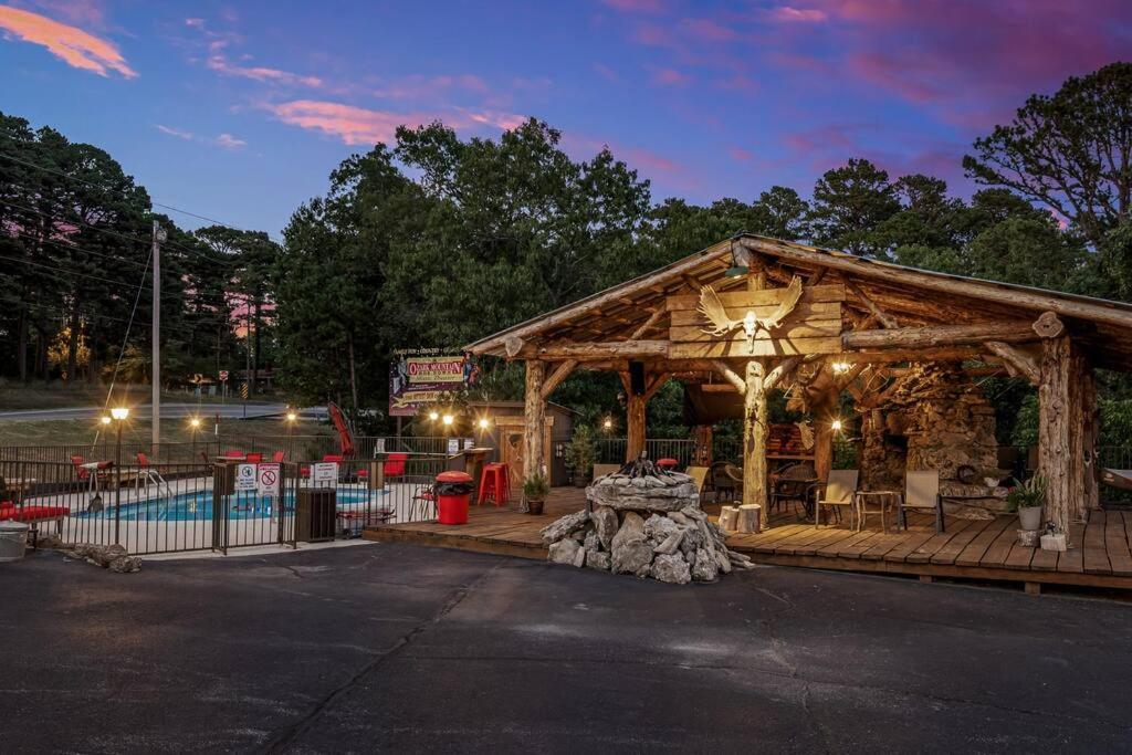 Stonegate Lodge King Bed Wifi Roku Tv Salt Water Pool Room #203 Eureka Springs Kültér fotó